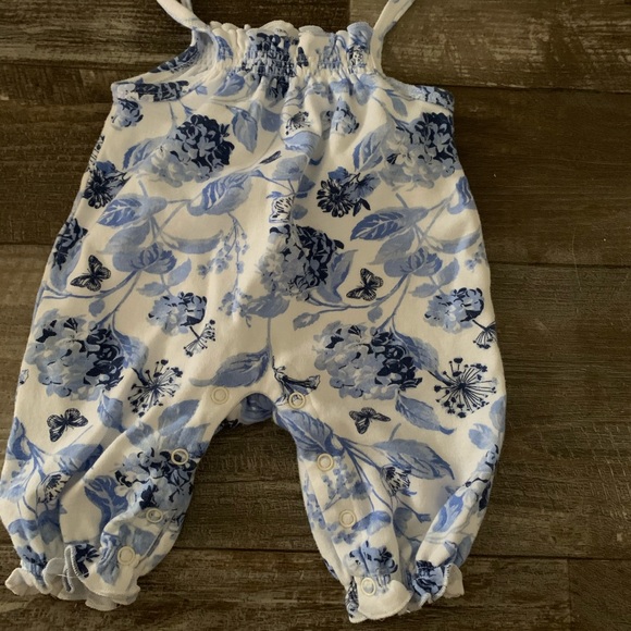 Newborn and 0-3 lot of vguc clothing. - Picture 4 of 9